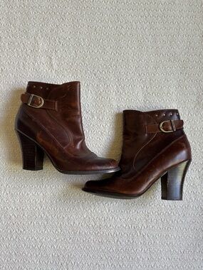 Women's Vintage leather harley davidson boots with gold detail